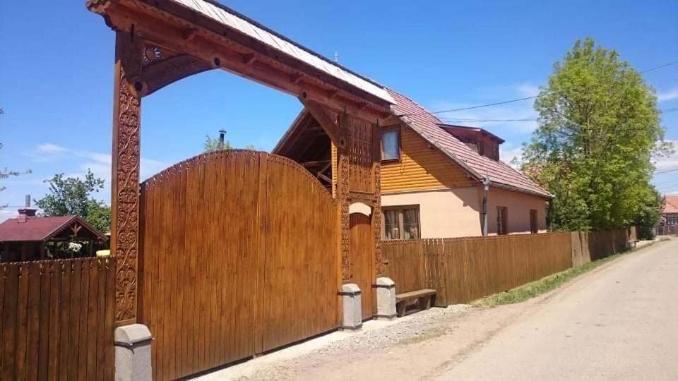 Emilia Vendeghaz Hotell Ciumani Exteriör bild