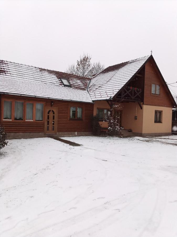 Emilia Vendeghaz Hotell Ciumani Exteriör bild