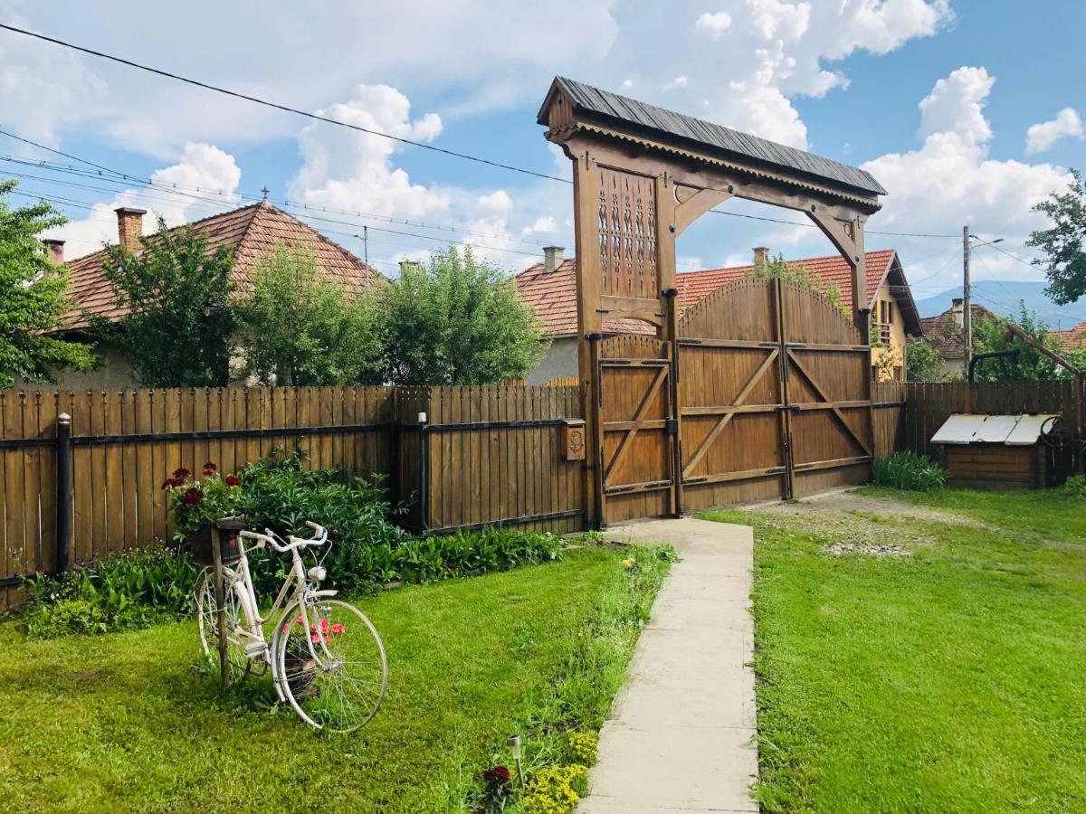Emilia Vendeghaz Hotell Ciumani Exteriör bild