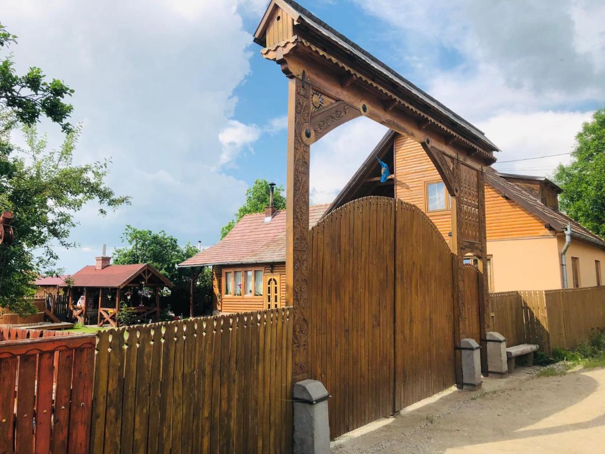 Emilia Vendeghaz Hotell Ciumani Exteriör bild