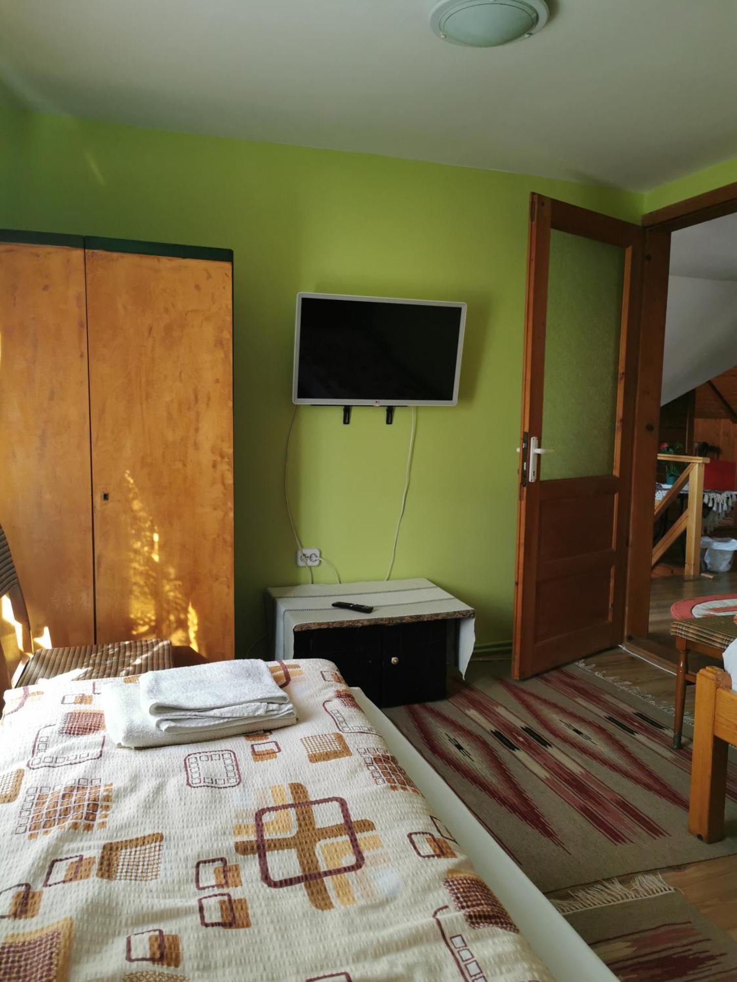 Emilia Vendeghaz Hotell Ciumani Exteriör bild