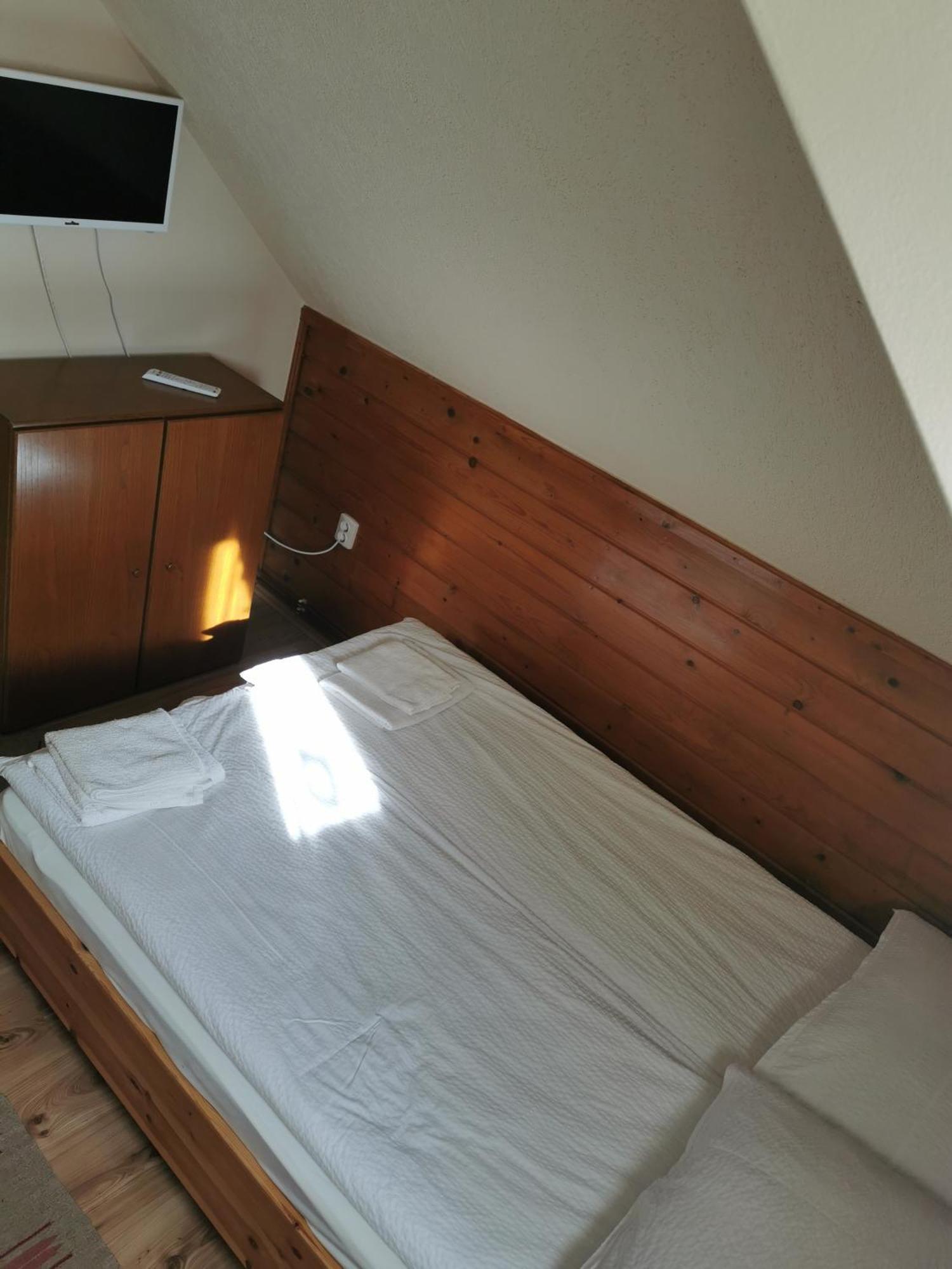 Emilia Vendeghaz Hotell Ciumani Exteriör bild