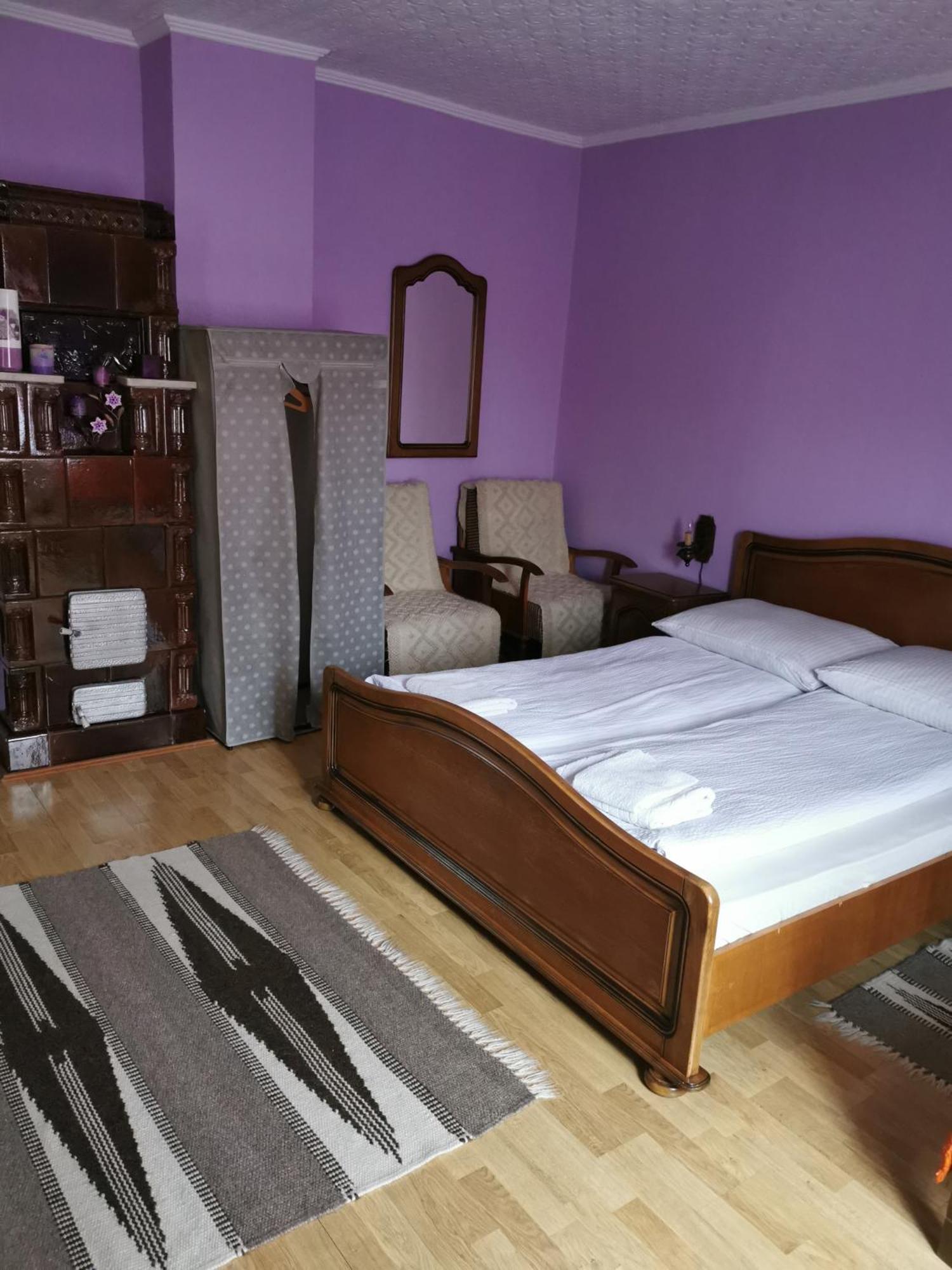 Emilia Vendeghaz Hotell Ciumani Exteriör bild