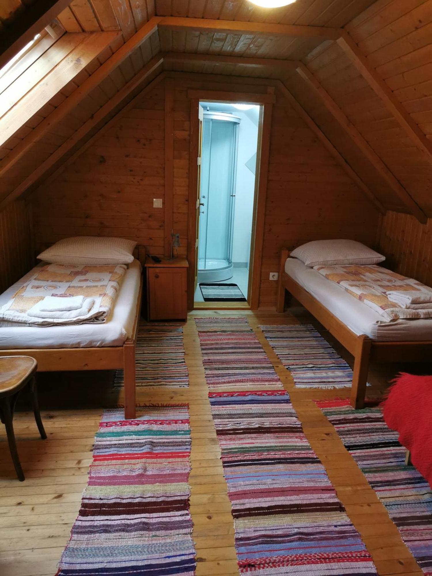 Emilia Vendeghaz Hotell Ciumani Exteriör bild